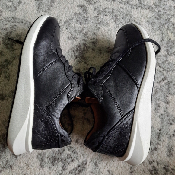 CLARKS Un Rio Black Sprint Black Leather Lace up Sneaker size 8 - Picture 3 of 10